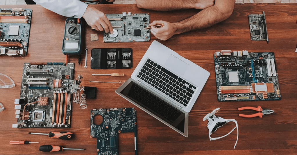 Desktop vs. Laptop: Which Is the Better Choice for Your&nbsp;Business?